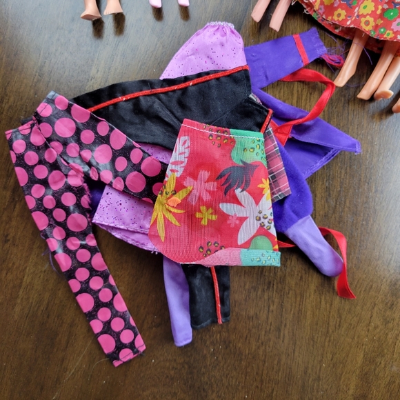 Vintage Barbie Dolls Set of 7 with Accessories - Picture 15 of 16